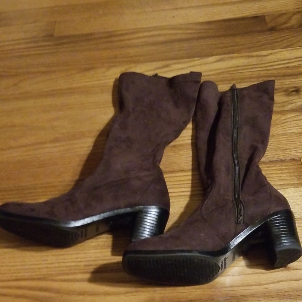 Suede boots